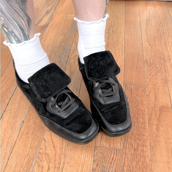 CHANEL Women's Black Leather Suede Long Tongue Sneakers - Picture 11 of 12